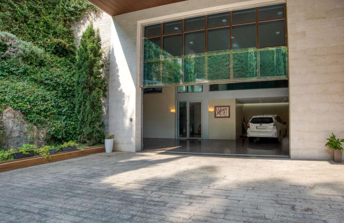 Премиальная вилла на первой линии моря в Сант Фелиу де Гишольс