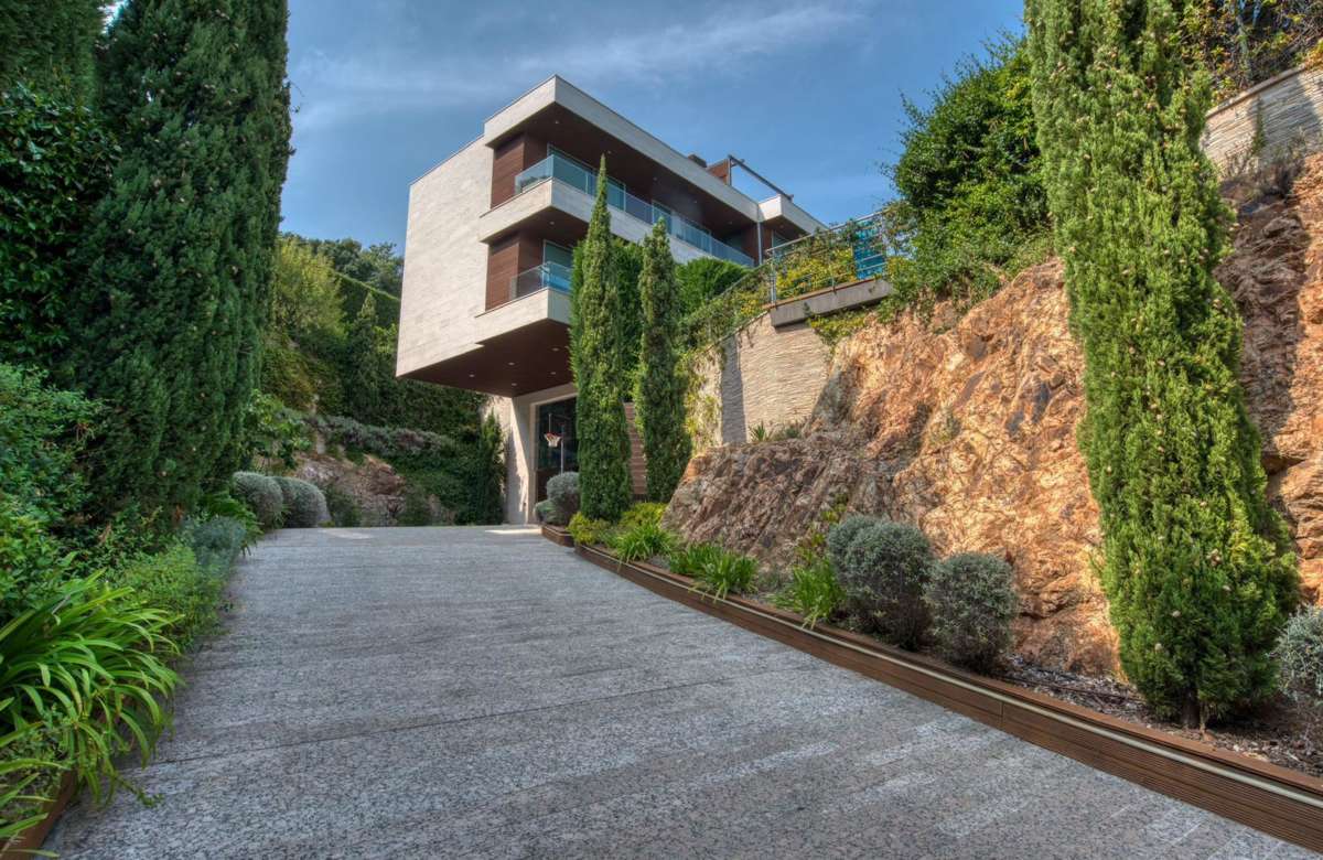 Премиальная вилла на первой линии моря в Сант Фелиу де Гишольс