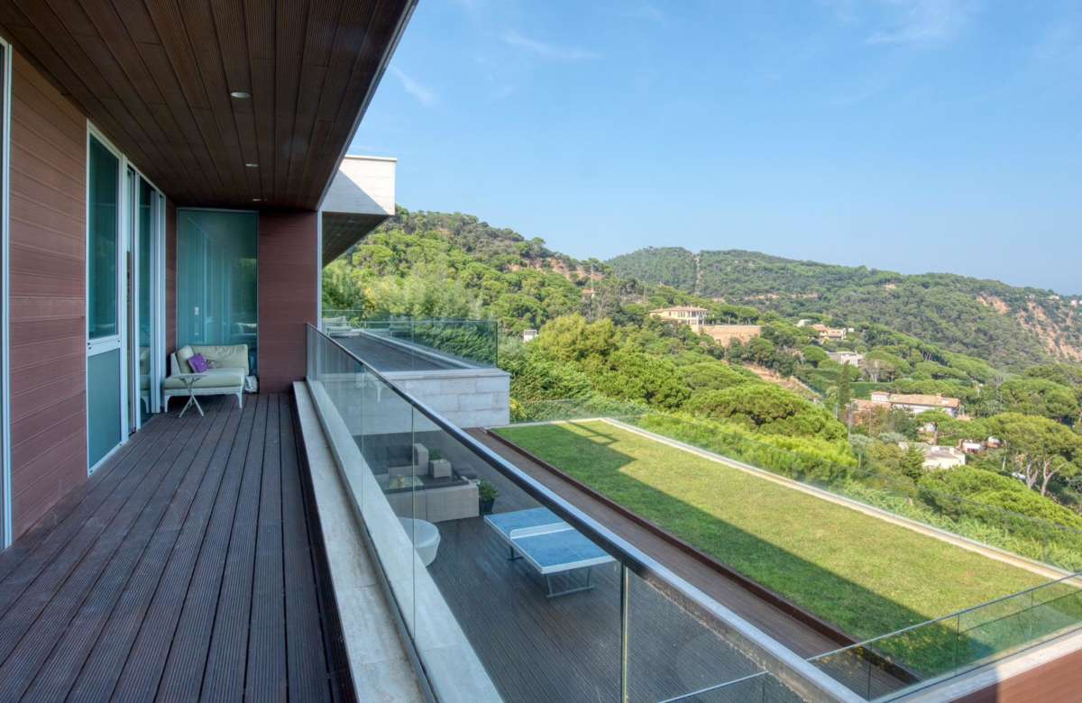 Премиальная вилла на первой линии моря в Сант Фелиу де Гишольс