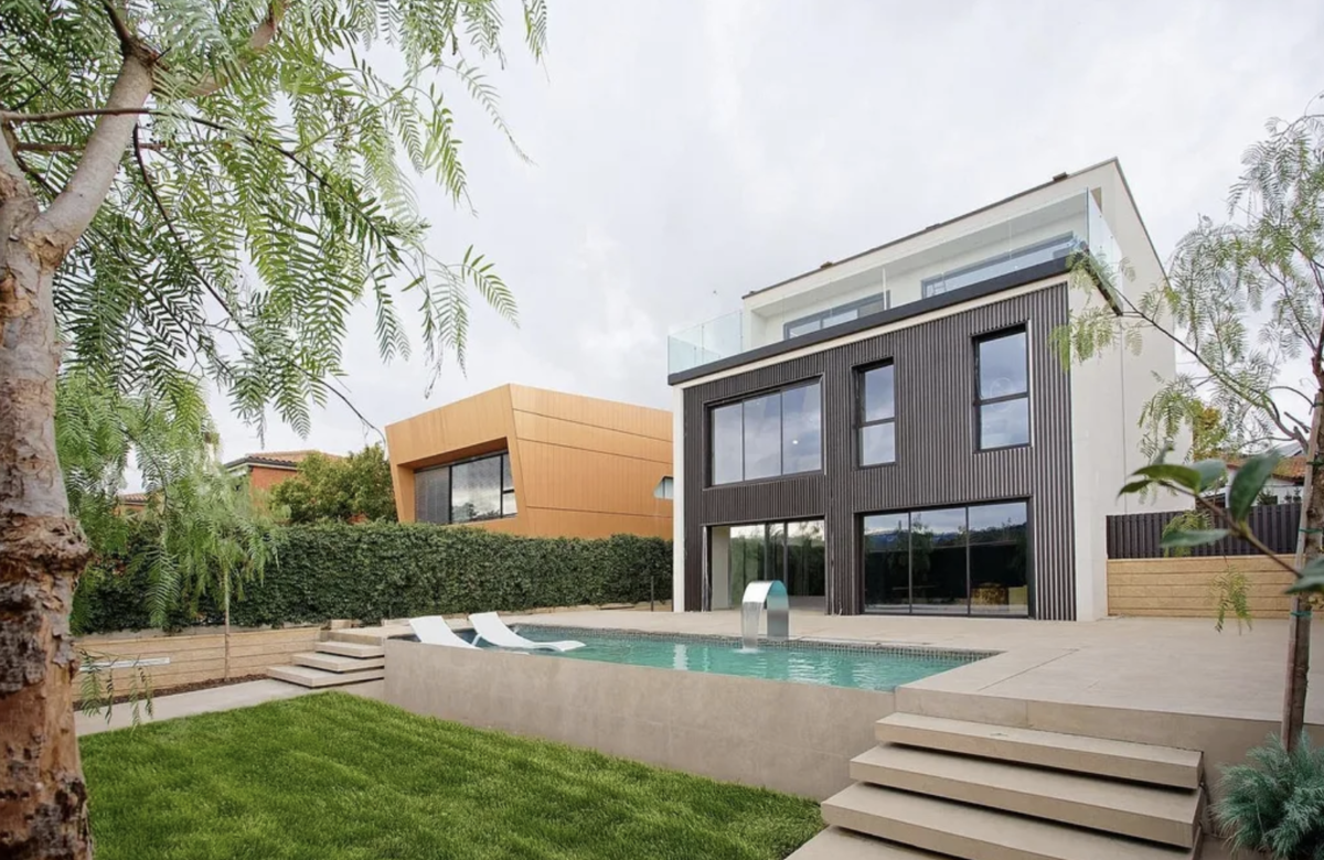 Великолепная вилла в городке Sant Cugat del Vallès