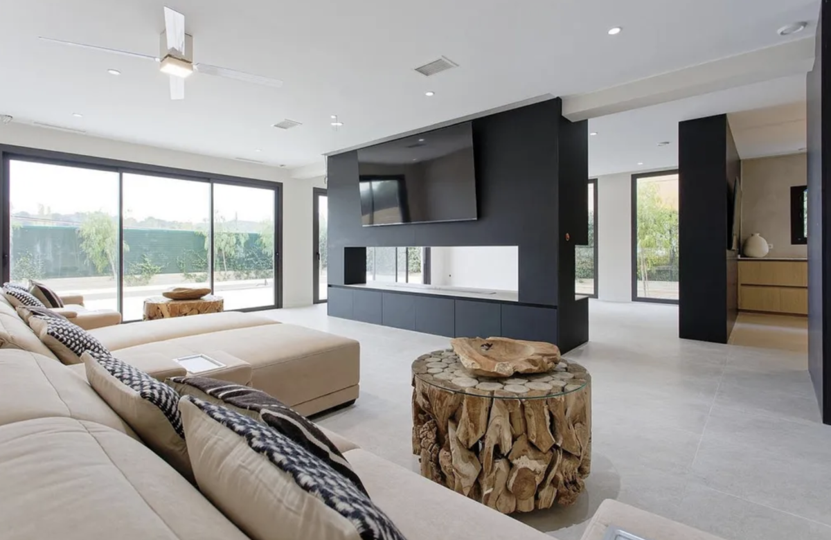 Великолепная вилла в городке Sant Cugat del Vallès