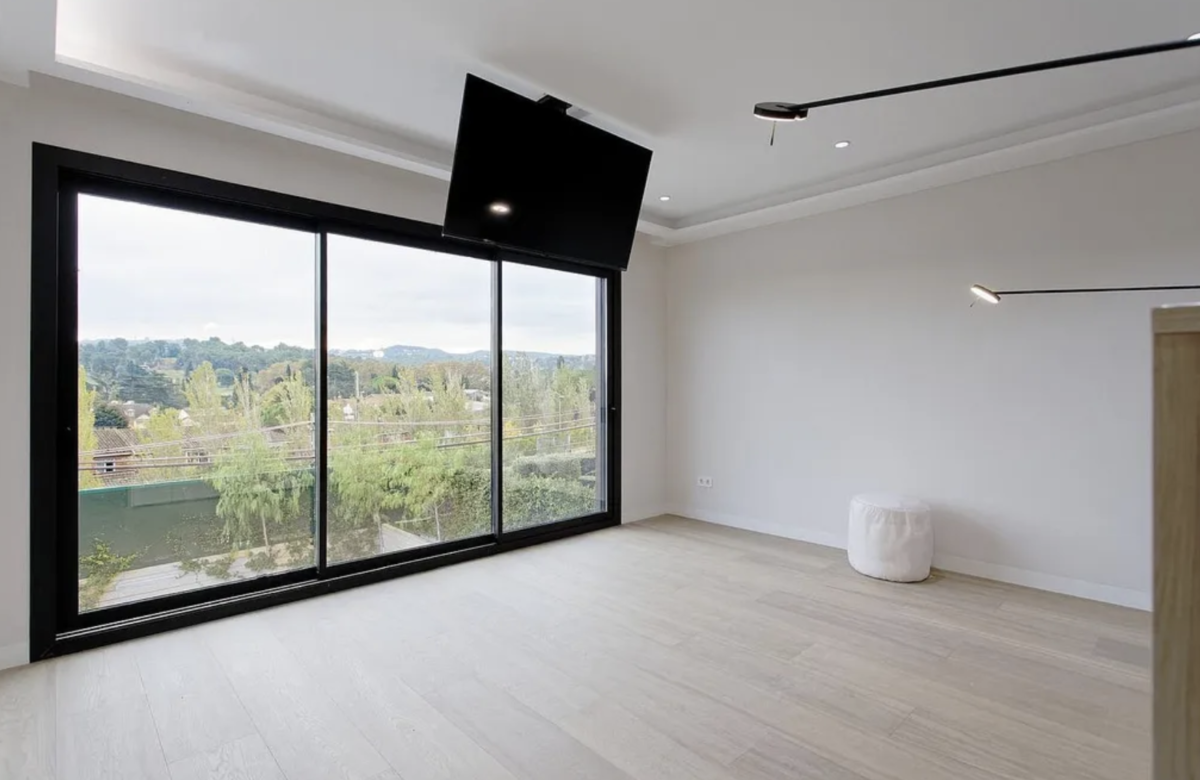 Великолепная вилла в городке Sant Cugat del Vallès