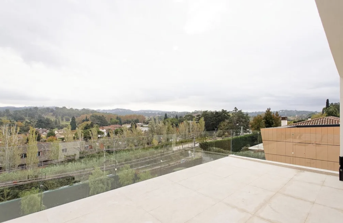 Великолепная вилла в городке Sant Cugat del Vallès