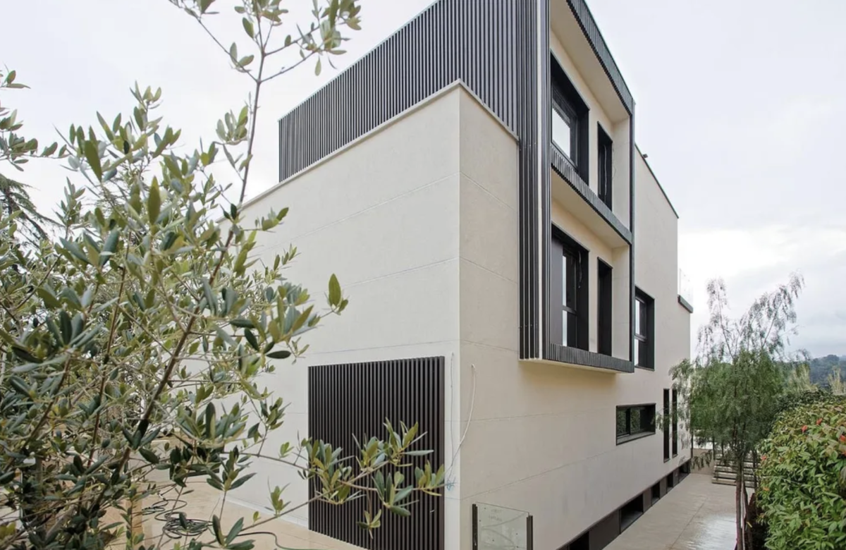 Великолепная вилла в городке Sant Cugat del Vallès