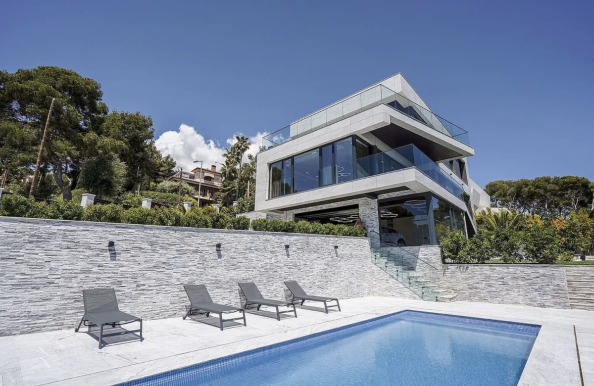 Роскошная вилла новой постройки в Кастельдефельс