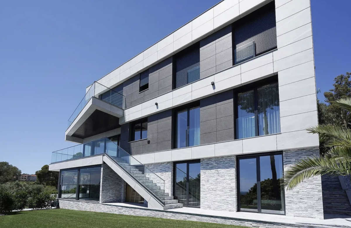 Роскошная вилла новой постройки в Кастельдефельс