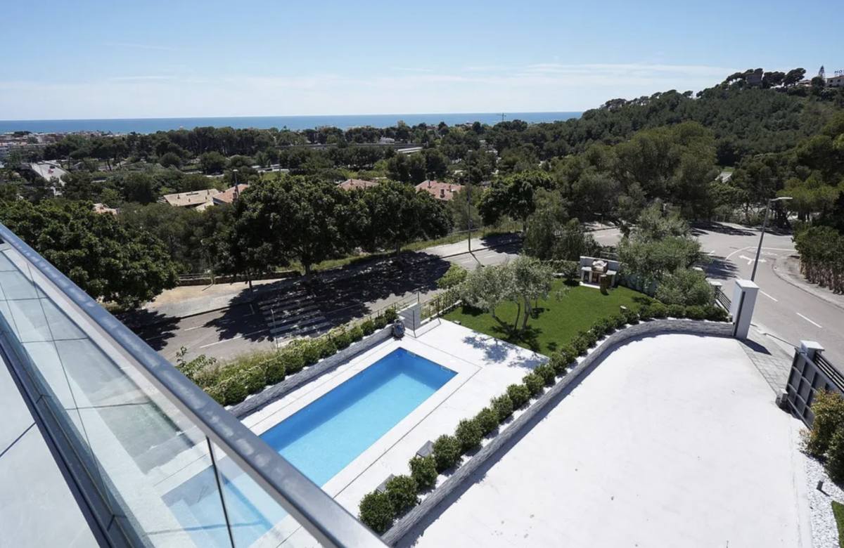 Роскошная вилла новой постройки в Кастельдефельс