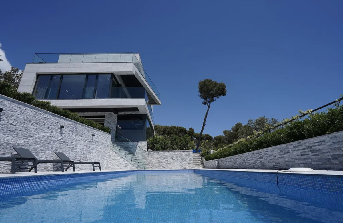 Роскошная вилла новой постройки в Кастельдефельс