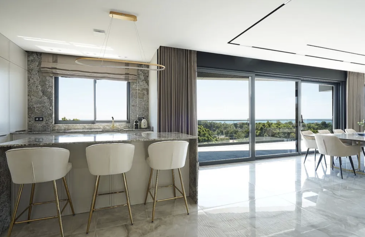 Роскошная вилла новой постройки в Кастельдефельс