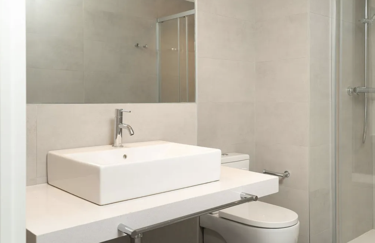 Закрытый жк в 5 минутах ходьбы от пляжа в Бадалона Марина