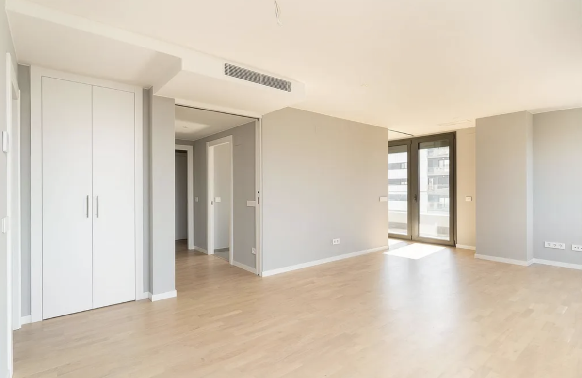 Закрытый жк в 5 минутах ходьбы от пляжа в Бадалона Марина