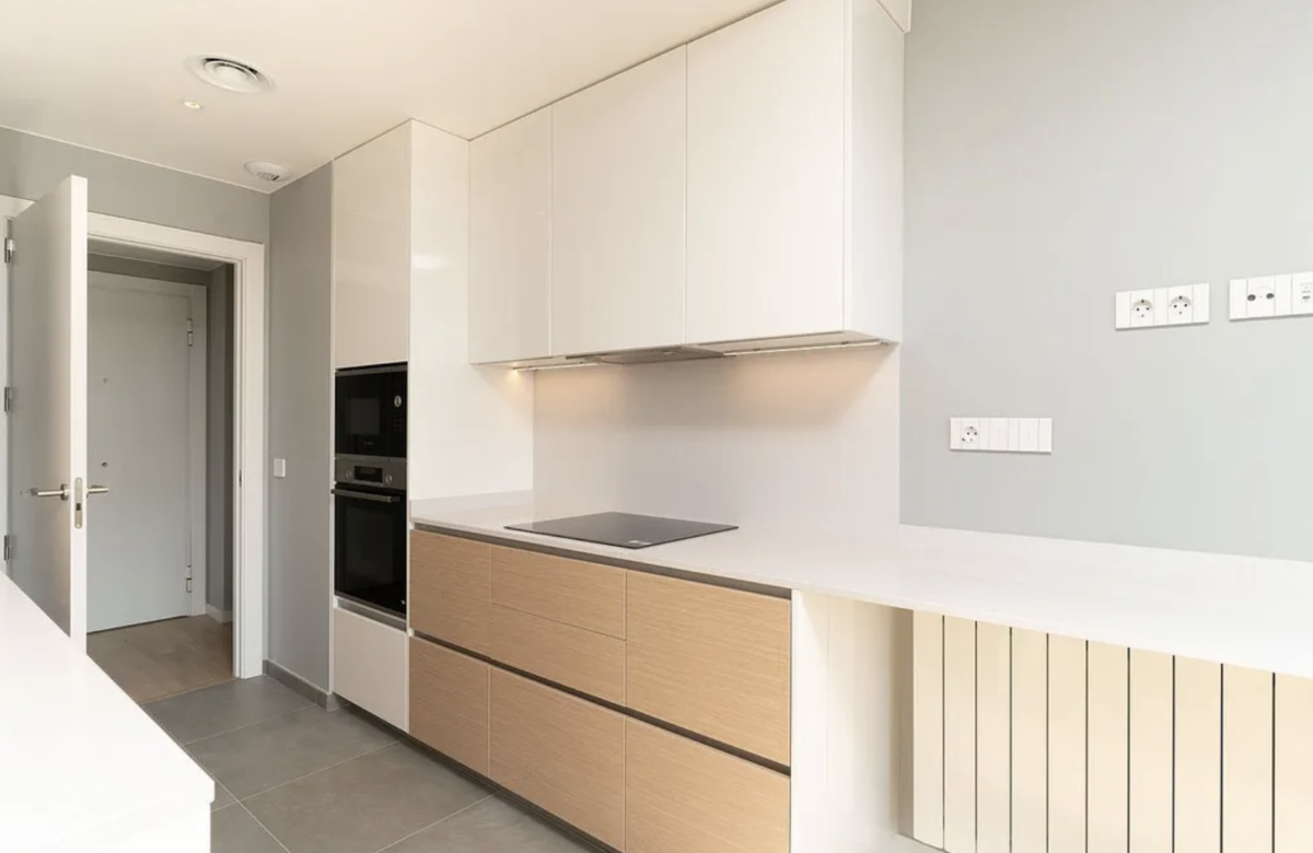 Закрытый жк в 5 минутах ходьбы от пляжа в Бадалона Марина