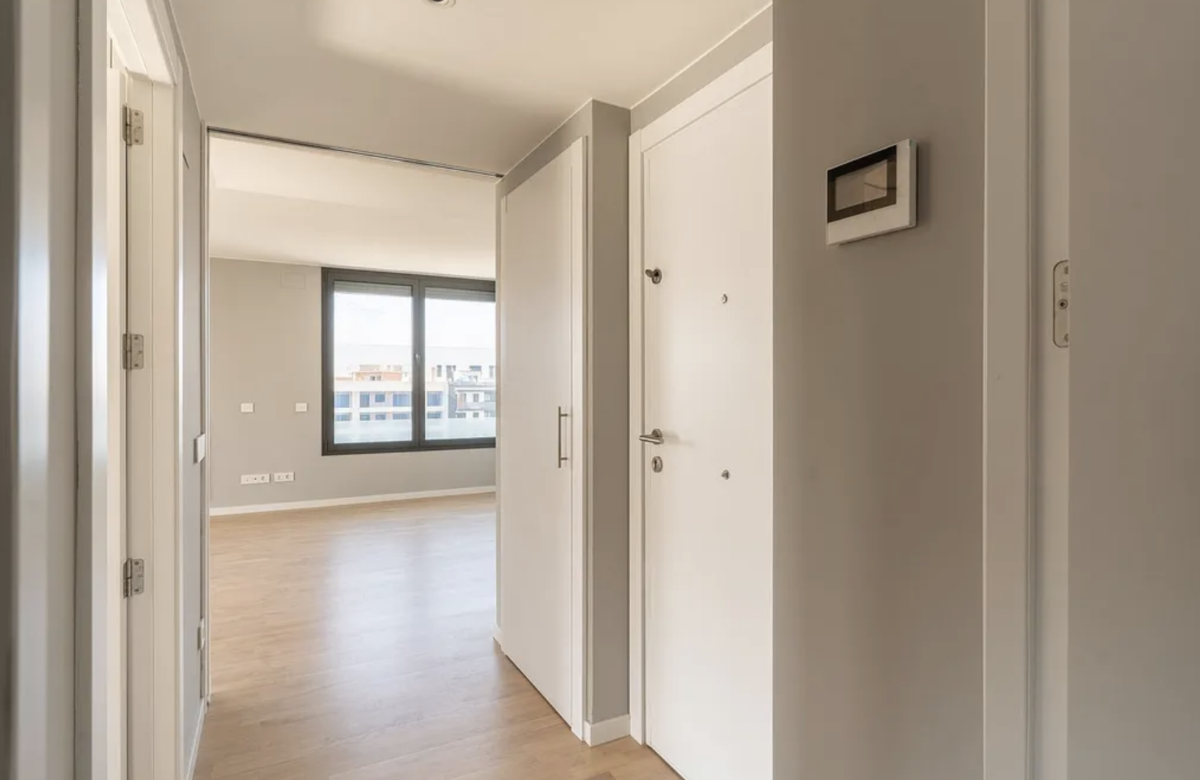 Закрытый жк в 5 минутах ходьбы от пляжа в Бадалона Марина