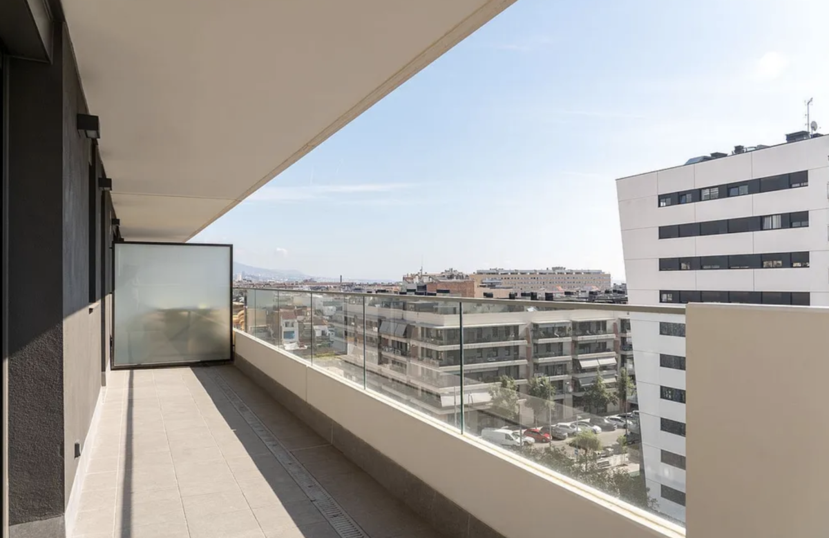 Закрытый жк в 5 минутах ходьбы от пляжа в Бадалона Марина