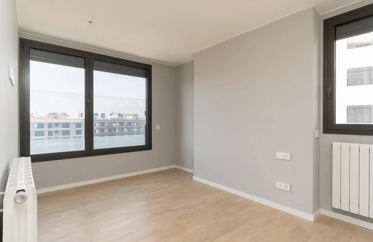 Закрытый жк в 5 минутах ходьбы от пляжа в Бадалона Марина