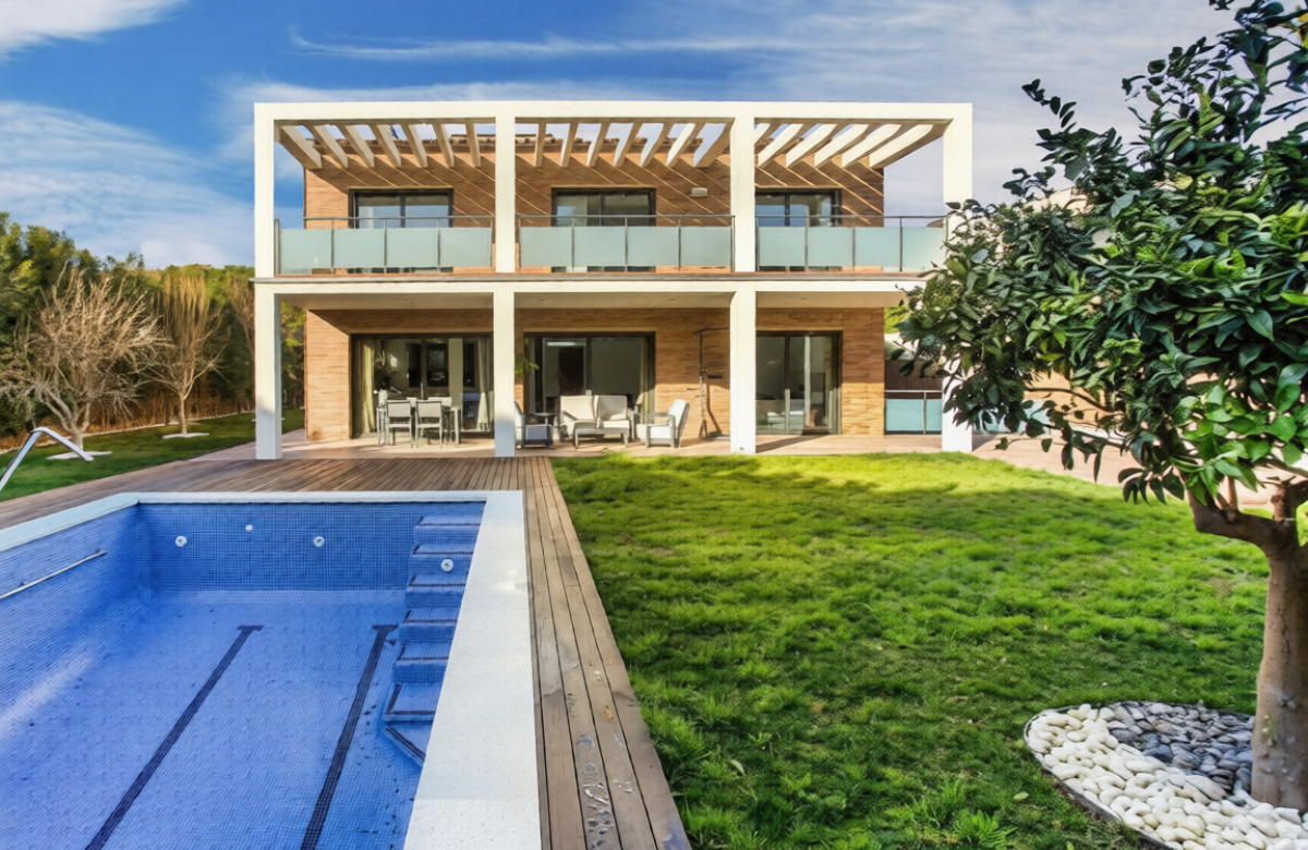 Исключительная вилла на второй линии моря в престижном поселке Гава Мар