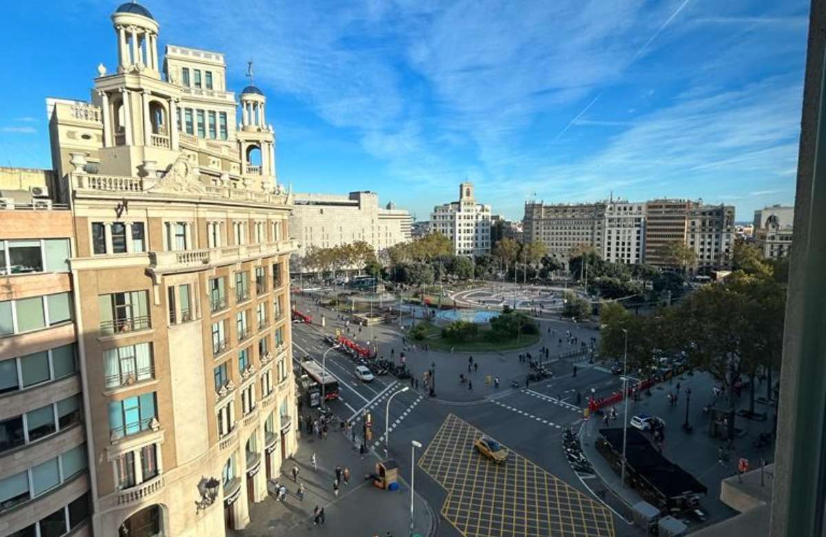 Премиальная квартира на центральной площади Plaça Catalunya