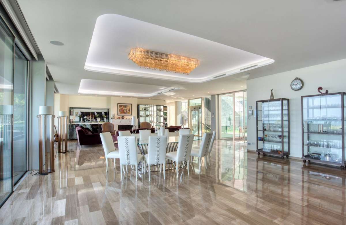 Премиальная вилла на первой линии моря в Сант Фелиу де Гишольс