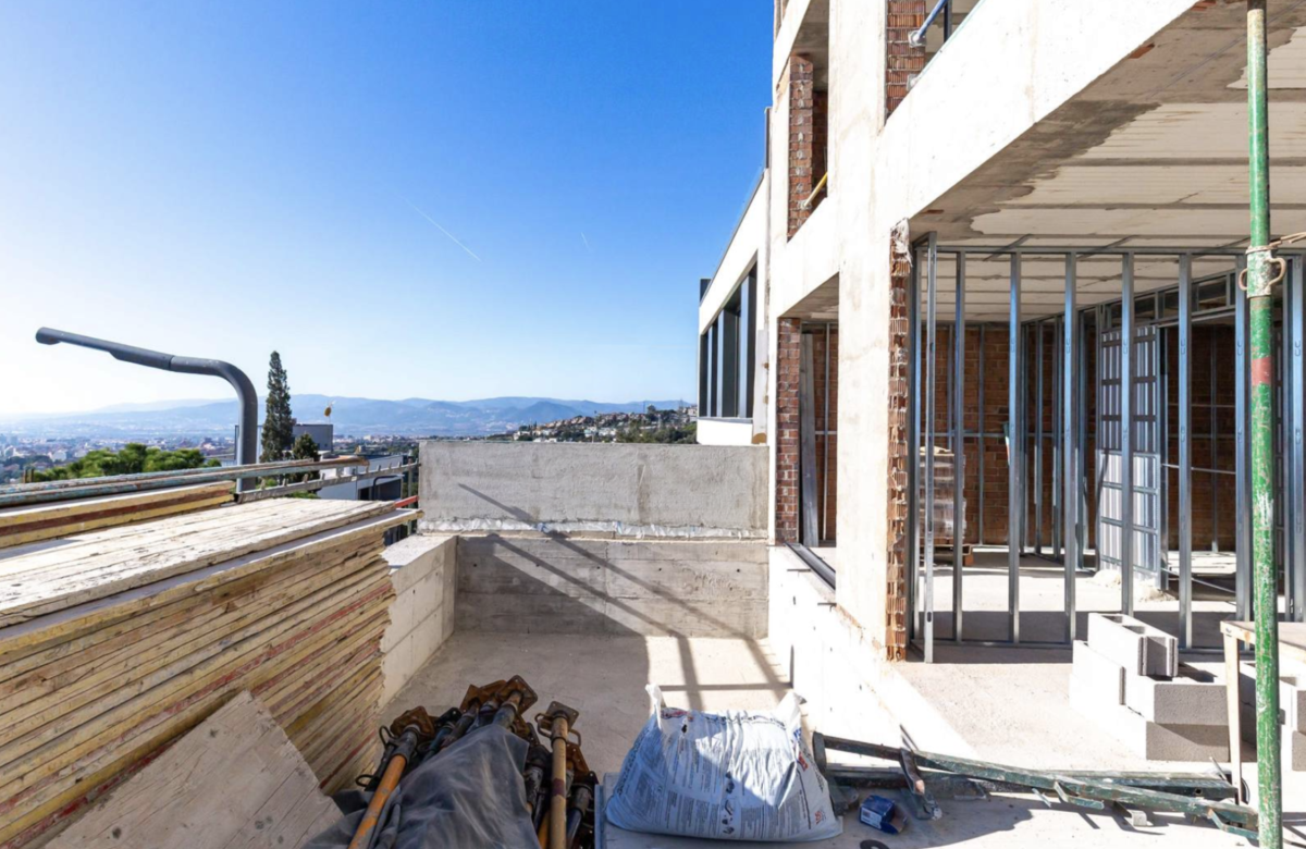 Эксклюзивная вилла в процессе строительства в Finestrelles