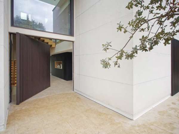 Великолепная вилла в городке Sant Cugat del Vallès