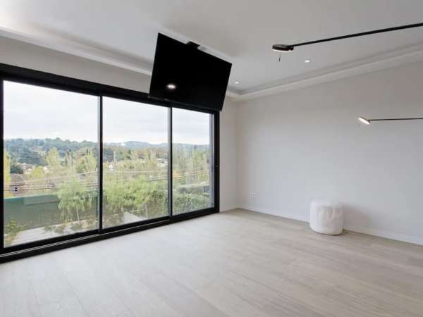 Великолепная вилла в городке Sant Cugat del Vallès