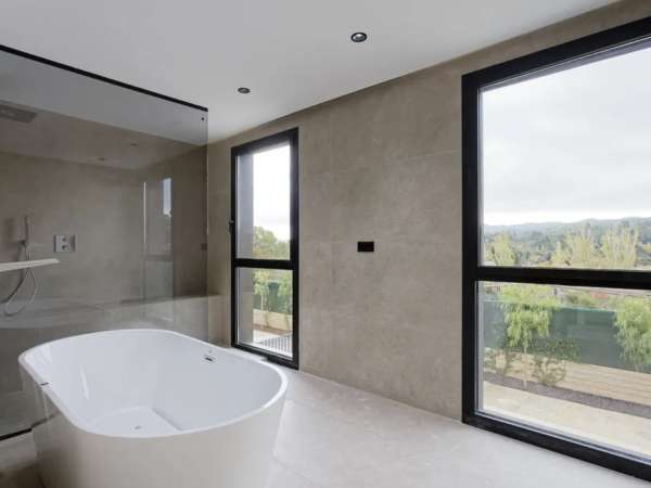 Великолепная вилла в городке Sant Cugat del Vallès