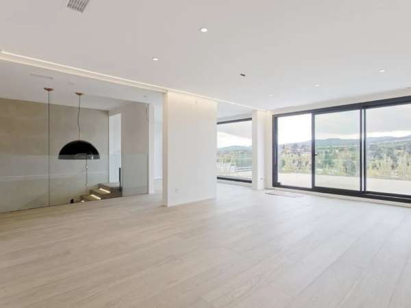 Великолепная вилла в городке Sant Cugat del Vallès