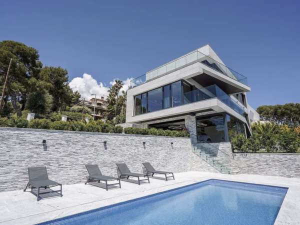 Роскошная вилла новой постройки в Кастельдефельс