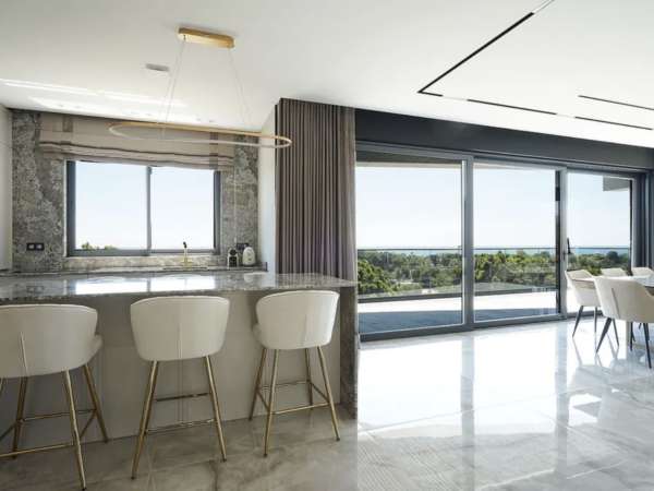 Роскошная вилла новой постройки в Кастельдефельс