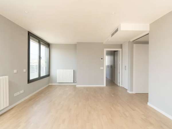 Закрытый жк в 5 минутах ходьбы от пляжа в Бадалона Марина