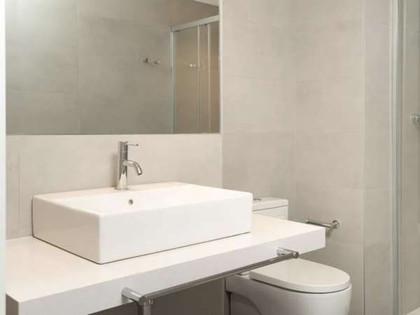 Закрытый жк в 5 минутах ходьбы от пляжа в Бадалона Марина