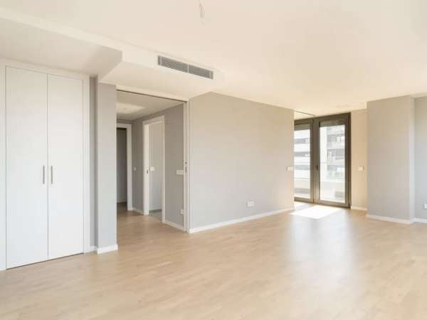 Закрытый жк в 5 минутах ходьбы от пляжа в Бадалона Марина