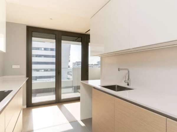 Закрытый жк в 5 минутах ходьбы от пляжа в Бадалона Марина