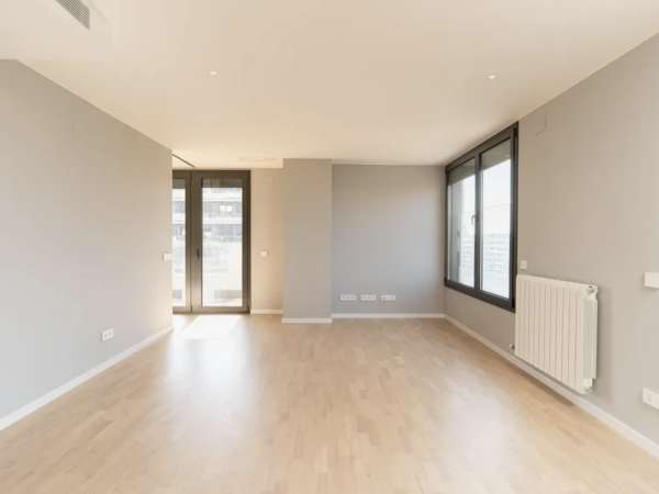 Закрытый жк в 5 минутах ходьбы от пляжа в Бадалона Марина