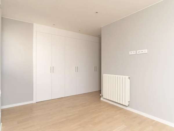 Закрытый жк в 5 минутах ходьбы от пляжа в Бадалона Марина