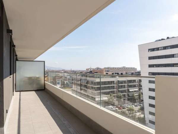 Закрытый жк в 5 минутах ходьбы от пляжа в Бадалона Марина