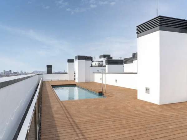 Закрытый жк в 5 минутах ходьбы от пляжа в Бадалона Марина