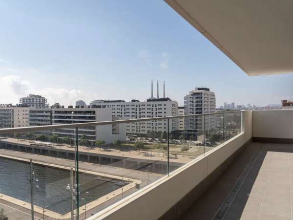 Закрытый жк в 5 минутах ходьбы от пляжа в Бадалона Марина