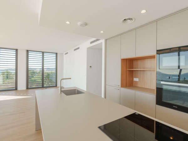 Премиальный закрытый жилой комплекс в Калонже на второй линии моря