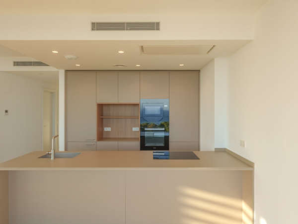 Премиальный закрытый жилой комплекс в Калонже на второй линии моря