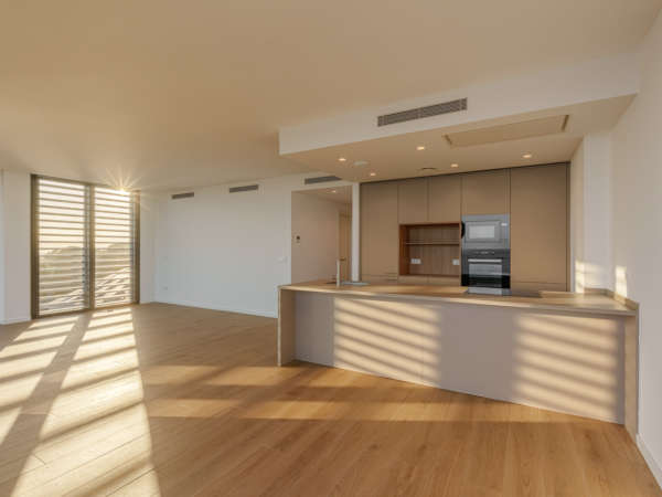 Премиальный закрытый жилой комплекс в Калонже на второй линии моря