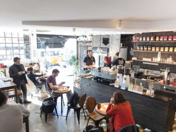 Сетевая кофейня в районе Лес Кортс