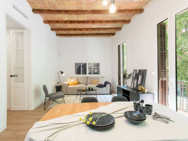 Отремонтированная светлая 3-комнатная квартира в центре Барселоны